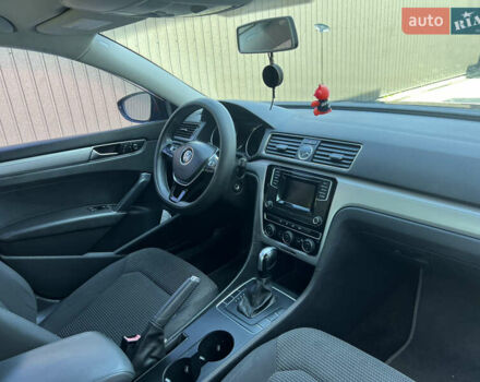 Красный Фольксваген Пассат, объемом двигателя 1.8 л и пробегом 169 тыс. км за 11400 $, фото 6 на Automoto.ua