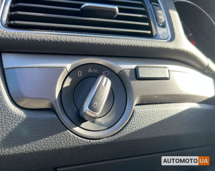 Червоний Фольксваген Пассат, об'ємом двигуна 2 л та пробігом 114 тис. км за 12999 $, фото 18 на Automoto.ua