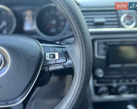 Красный Фольксваген Пассат, объемом двигателя 1.8 л и пробегом 169 тыс. км за 11400 $, фото 8 на Automoto.ua