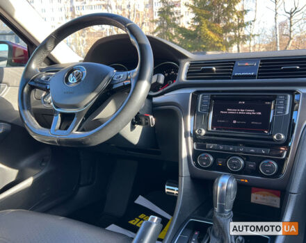 Червоний Фольксваген Пассат, об'ємом двигуна 2 л та пробігом 114 тис. км за 12999 $, фото 12 на Automoto.ua