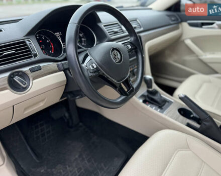 Красный Фольксваген Пассат, объемом двигателя 1.8 л и пробегом 132 тыс. км за 13600 $, фото 13 на Automoto.ua