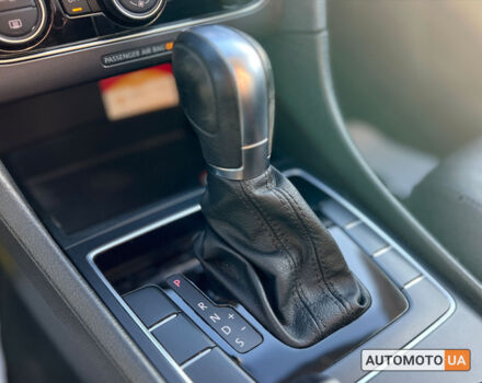 Червоний Фольксваген Пассат, об'ємом двигуна 2 л та пробігом 114 тис. км за 12999 $, фото 13 на Automoto.ua