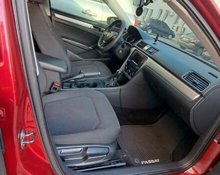 Красный Фольксваген Пассат, объемом двигателя 1.8 л и пробегом 232 тыс. км за 10000 $, фото 3 на Automoto.ua