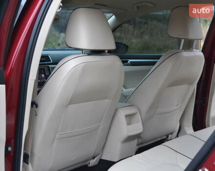 Красный Фольксваген Пассат, объемом двигателя 2 л и пробегом 144 тыс. км за 12999 $, фото 46 на Automoto.ua