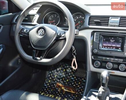 Красный Фольксваген Пассат, объемом двигателя 2 л и пробегом 170 тыс. км за 12900 $, фото 48 на Automoto.ua