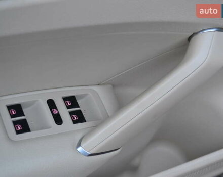 Красный Фольксваген Пассат, объемом двигателя 2 л и пробегом 144 тыс. км за 12999 $, фото 38 на Automoto.ua