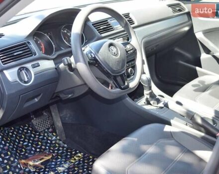 Красный Фольксваген Пассат, объемом двигателя 2 л и пробегом 170 тыс. км за 12900 $, фото 30 на Automoto.ua