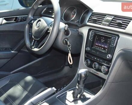 Красный Фольксваген Пассат, объемом двигателя 2 л и пробегом 170 тыс. км за 12900 $, фото 44 на Automoto.ua