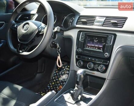 Красный Фольксваген Пассат, объемом двигателя 2 л и пробегом 170 тыс. км за 12900 $, фото 47 на Automoto.ua