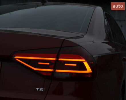 Красный Фольксваген Пассат, объемом двигателя 2 л и пробегом 144 тыс. км за 12999 $, фото 20 на Automoto.ua