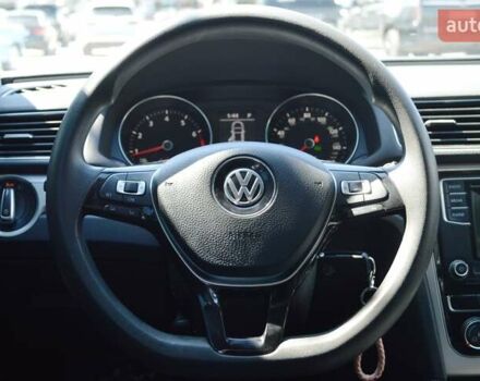 Красный Фольксваген Пассат, объемом двигателя 2 л и пробегом 170 тыс. км за 12900 $, фото 33 на Automoto.ua