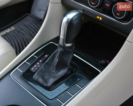 Красный Фольксваген Пассат, объемом двигателя 2 л и пробегом 144 тыс. км за 12999 $, фото 35 на Automoto.ua