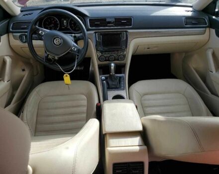 Красный Фольксваген Пассат, объемом двигателя 2 л и пробегом 92 тыс. км за 2100 $, фото 7 на Automoto.ua