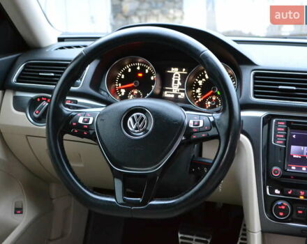 Красный Фольксваген Пассат, объемом двигателя 2 л и пробегом 144 тыс. км за 12999 $, фото 41 на Automoto.ua