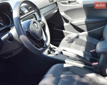 Красный Фольксваген Пассат, объемом двигателя 2 л и пробегом 170 тыс. км за 12900 $, фото 31 на Automoto.ua