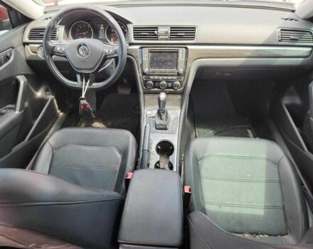 Красный Фольксваген Пассат, объемом двигателя 2 л и пробегом 125 тыс. км за 2000 $, фото 7 на Automoto.ua