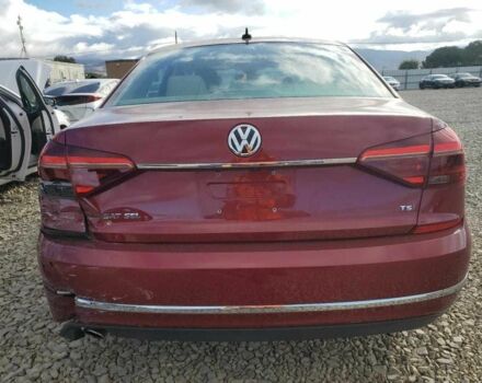 Красный Фольксваген Пассат, объемом двигателя 2 л и пробегом 92 тыс. км за 2100 $, фото 5 на Automoto.ua