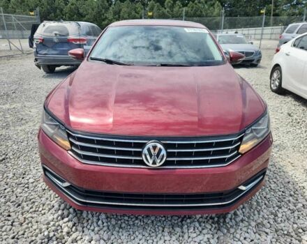 Красный Фольксваген Пассат, объемом двигателя 2 л и пробегом 125 тыс. км за 2000 $, фото 4 на Automoto.ua