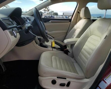 Красный Фольксваген Пассат, объемом двигателя 2 л и пробегом 92 тыс. км за 2100 $, фото 6 на Automoto.ua