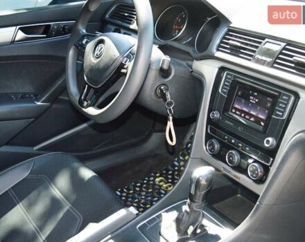 Красный Фольксваген Пассат, объемом двигателя 2 л и пробегом 170 тыс. км за 12900 $, фото 45 на Automoto.ua