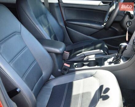 Красный Фольксваген Пассат, объемом двигателя 2 л и пробегом 170 тыс. км за 12900 $, фото 46 на Automoto.ua