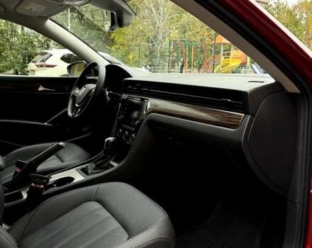 Фольксваген Пассат 2021 у Ромнах на Automoto.ua Червоний Фольксваген Пассат, об'ємом двигуна 1.98 л та пробігом 43 тис. км за 21600 $, фото 18 на Automoto.ua