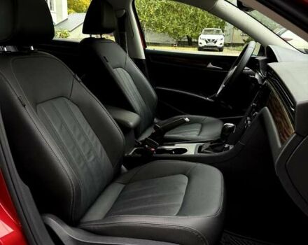 Фольксваген Пассат 2021 у Ромнах на Automoto.ua Червоний Фольксваген Пассат, об'ємом двигуна 1.98 л та пробігом 43 тис. км за 21600 $, фото 19 на Automoto.ua