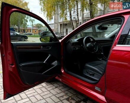 Фольксваген Пассат 2021 у Ромнах на Automoto.ua Червоний Фольксваген Пассат, об'ємом двигуна 1.98 л та пробігом 43 тис. км за 21600 $, фото 8 на Automoto.ua