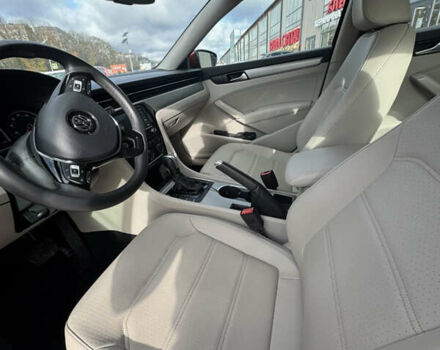 Красный Фольксваген Пассат, объемом двигателя 1.98 л и пробегом 70 тыс. км за 22800 $, фото 11 на Automoto.ua