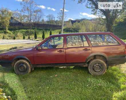 Червоний Фольксваген Пассат, об'ємом двигуна 1.6 л та пробігом 300 тис. км за 950 $, фото 3 на Automoto.ua