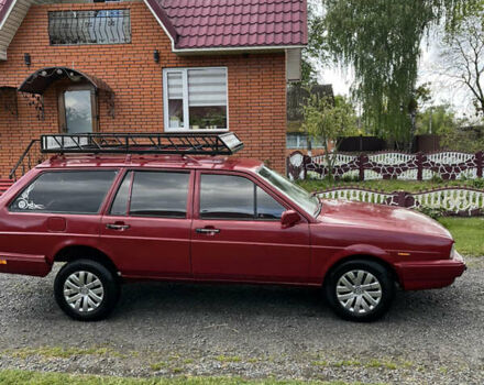 Красный Фольксваген Пассат, объемом двигателя 1.8 л и пробегом 250 тыс. км за 1500 $, фото 3 на Automoto.ua