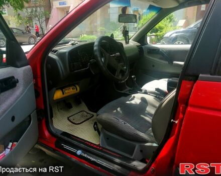 Красный Фольксваген Пассат, объемом двигателя 1.8 л и пробегом 413 тыс. км за 3200 $, фото 5 на Automoto.ua