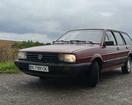 Красный Фольксваген Пассат, объемом двигателя 1.6 л и пробегом 345 тыс. км за 1499 $, фото 1 на Automoto.ua