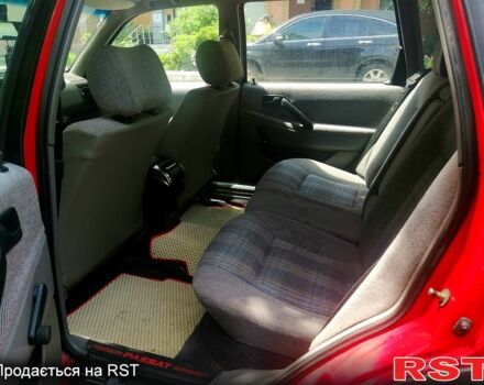 Красный Фольксваген Пассат, объемом двигателя 1.8 л и пробегом 413 тыс. км за 3200 $, фото 4 на Automoto.ua