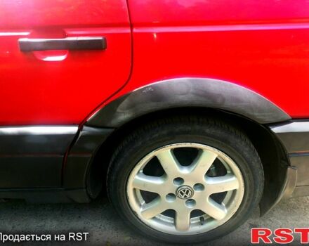 Красный Фольксваген Пассат, объемом двигателя 1.8 л и пробегом 413 тыс. км за 3200 $, фото 3 на Automoto.ua