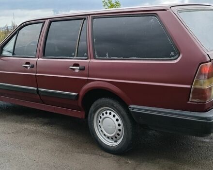 Червоний Фольксваген Пассат, об'ємом двигуна 1.6 л та пробігом 354 тис. км за 1499 $, фото 6 на Automoto.ua