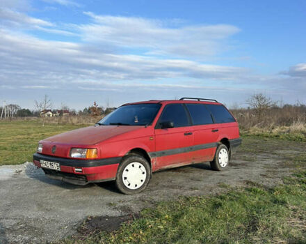 Красный Фольксваген Пассат, объемом двигателя 1.8 л и пробегом 430 тыс. км за 900 $, фото 1 на Automoto.ua