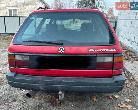 Красный Фольксваген Пассат, объемом двигателя 1.6 л и пробегом 600 тыс. км за 1100 $, фото 3 на Automoto.ua