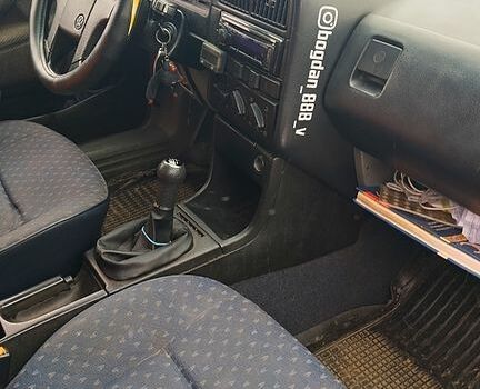 Червоний Фольксваген Пассат, об'ємом двигуна 1.6 л та пробігом 0 тис. км за 1500 $, фото 3 на Automoto.ua