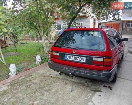 Красный Фольксваген Пассат, объемом двигателя 1.6 л и пробегом 258 тыс. км за 1150 $, фото 1 на Automoto.ua