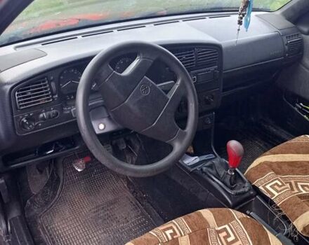 Красный Фольксваген Пассат, объемом двигателя 1.8 л и пробегом 285 тыс. км за 1700 $, фото 6 на Automoto.ua