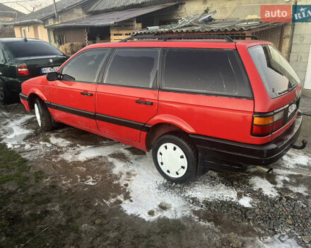 Красный Фольксваген Пассат, объемом двигателя 1.8 л и пробегом 200 тыс. км за 1250 $, фото 1 на Automoto.ua