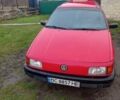 Красный Фольксваген Пассат, объемом двигателя 1.8 л и пробегом 285 тыс. км за 1700 $, фото 1 на Automoto.ua