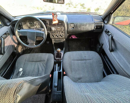 Красный Фольксваген Пассат, объемом двигателя 1.8 л и пробегом 430 тыс. км за 900 $, фото 7 на Automoto.ua