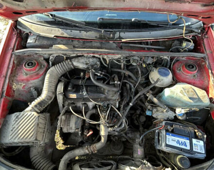 Красный Фольксваген Пассат, объемом двигателя 1.8 л и пробегом 430 тыс. км за 900 $, фото 10 на Automoto.ua