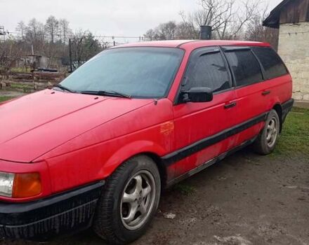 Красный Фольксваген Пассат, объемом двигателя 1.8 л и пробегом 285 тыс. км за 1700 $, фото 1 на Automoto.ua