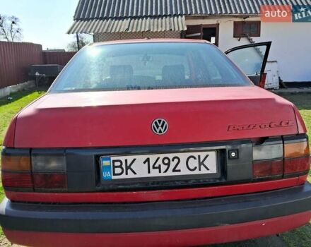 Красный Фольксваген Пассат, объемом двигателя 1.6 л и пробегом 230 тыс. км за 2200 $, фото 1 на Automoto.ua