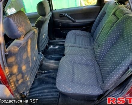 Красный Фольксваген Пассат, объемом двигателя 1.6 л и пробегом 449 тыс. км за 2000 $, фото 12 на Automoto.ua