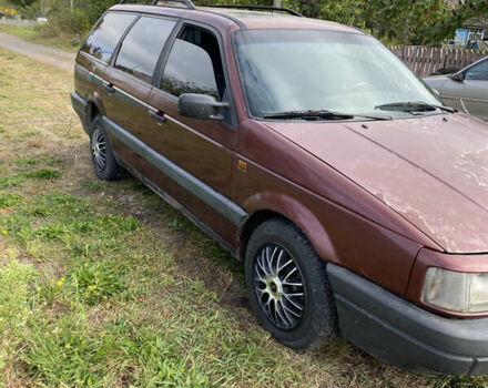 Красный Фольксваген Пассат, объемом двигателя 2 л и пробегом 200 тыс. км за 1800 $, фото 2 на Automoto.ua