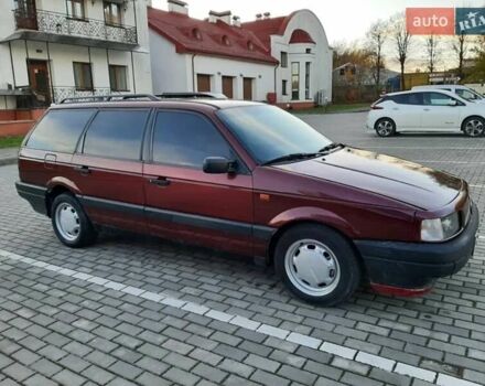 Красный Фольксваген Пассат, объемом двигателя 1.8 л и пробегом 380 тыс. км за 2600 $, фото 4 на Automoto.ua